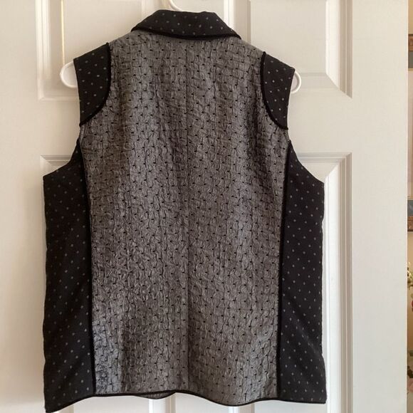 EUC Coldwater Creek Brand Women’s Size Medium Black Vest - Picture 3 of 8
